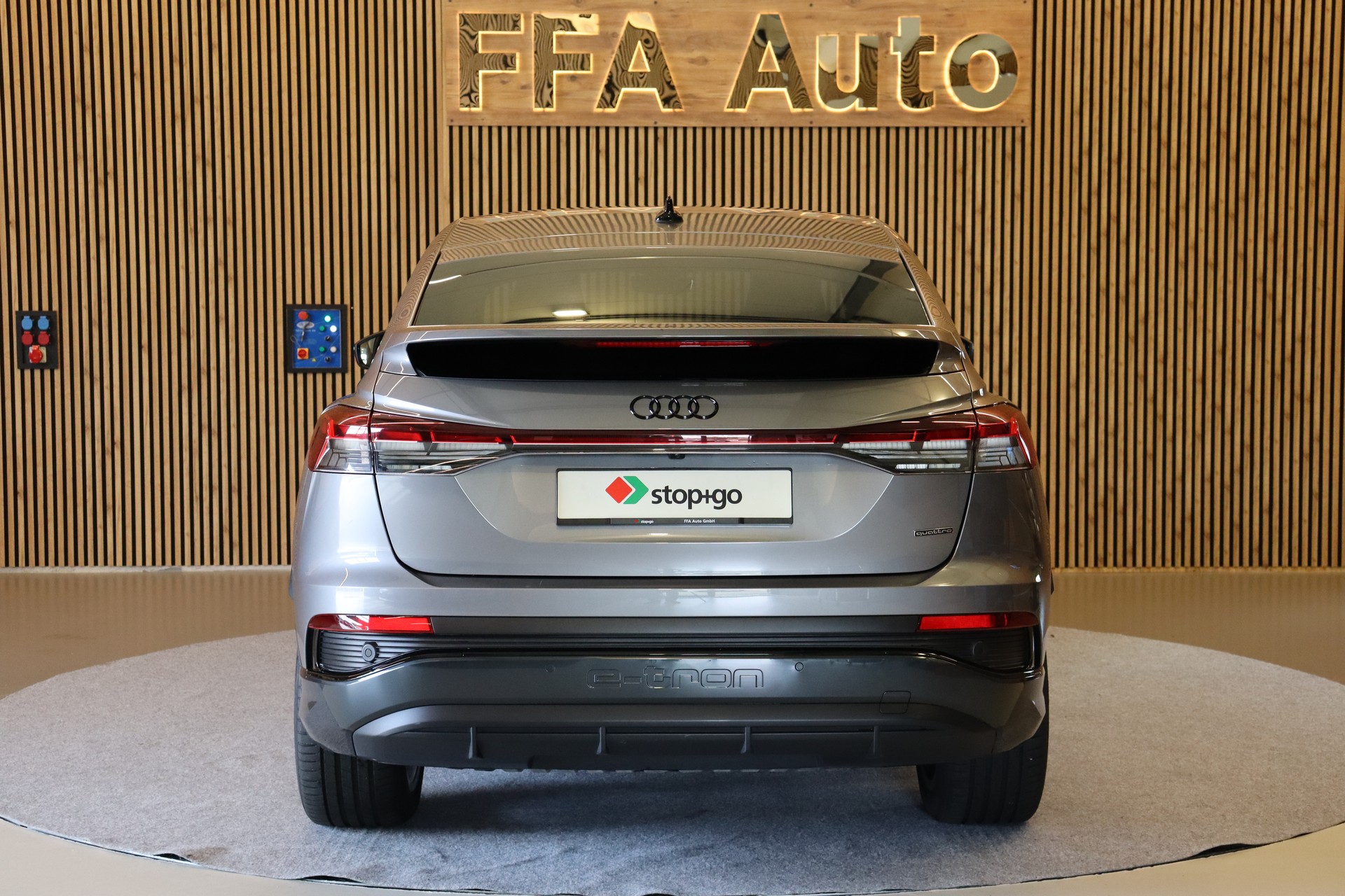 AUDI Q4 e-tron Sportback 45 quattro S Line-image-5