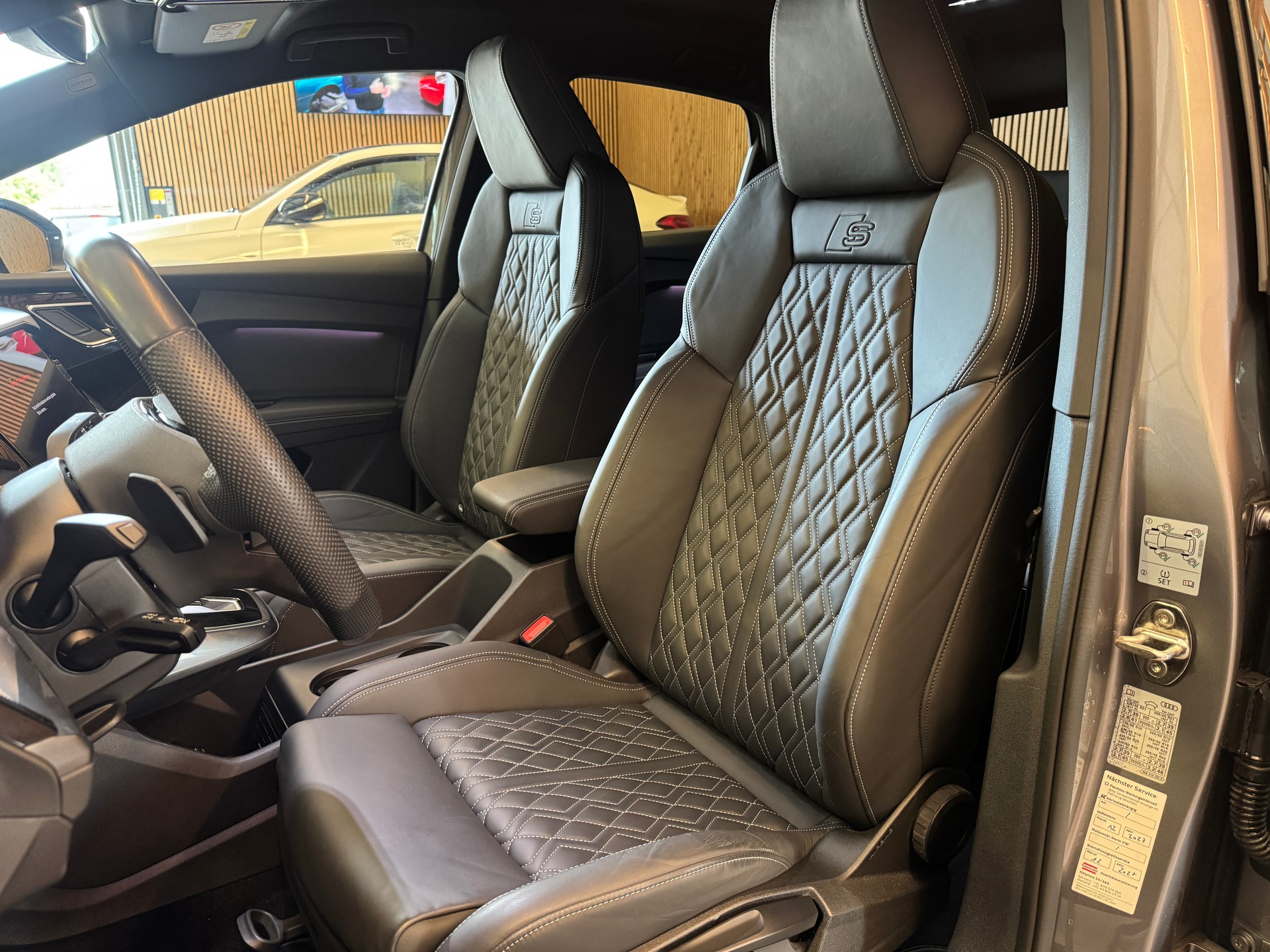 AUDI Q4 e-tron Sportback 45 quattro S Line-image-26