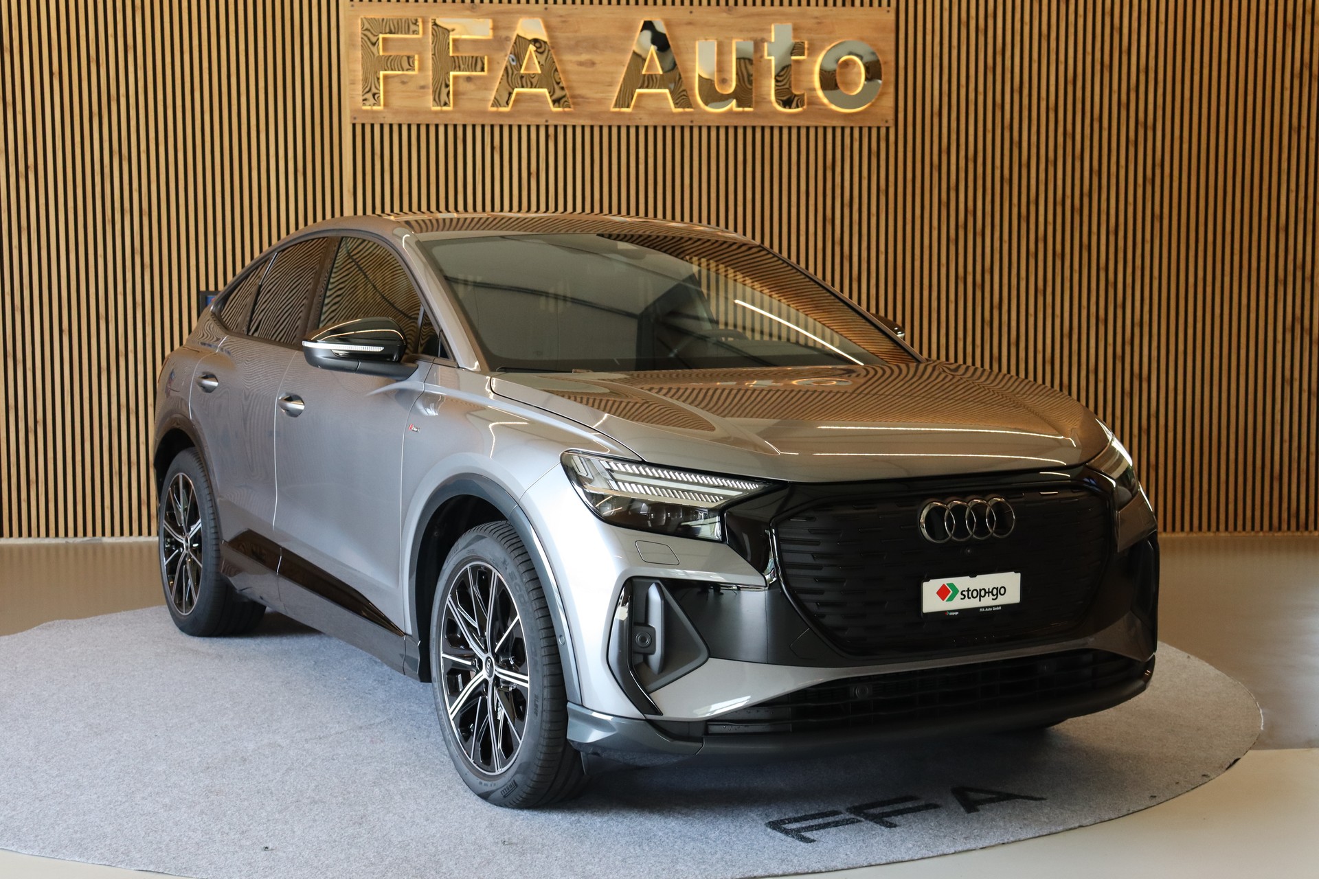 AUDI Q4 e-tron Sportback 45 quattro S Line-showroom-element-2