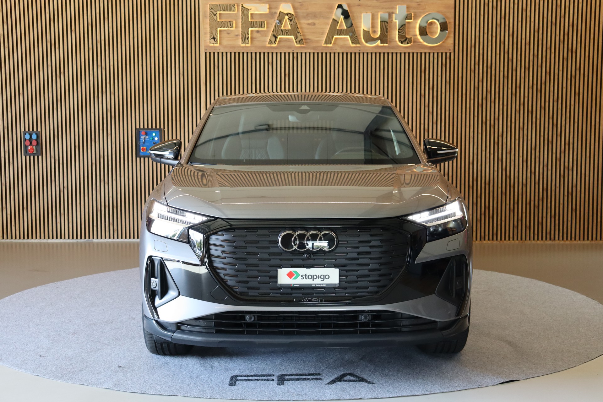 AUDI Q4 e-tron Sportback 45 quattro S Line-showroom-element-1