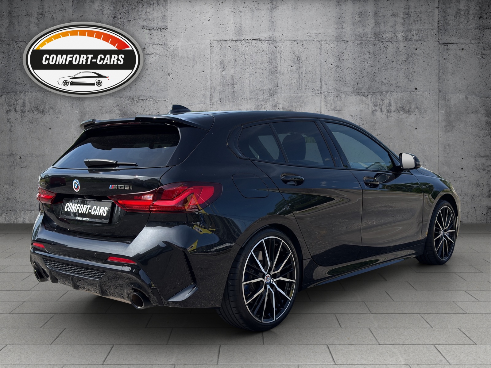 BMW M135i xDrive Steptronic Black&Black*Historisches 50-Jahre M-Emblem-image-5