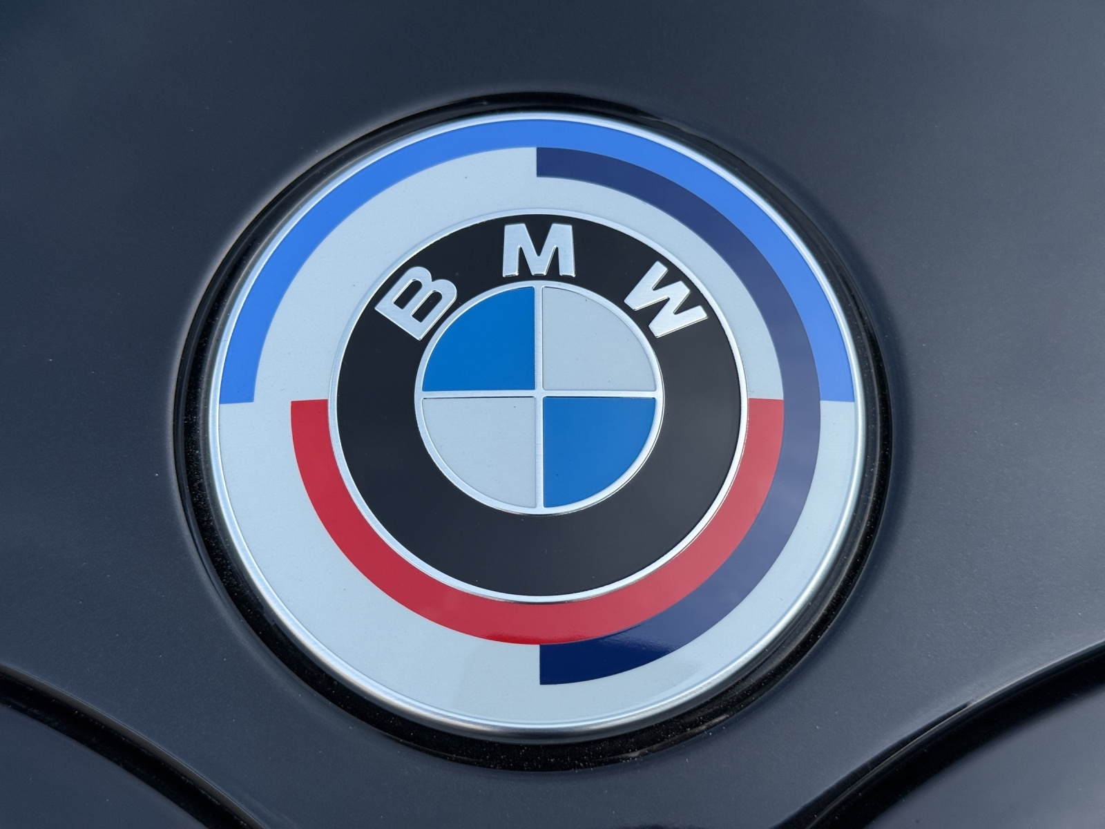 BMW M135i xDrive Steptronic Black&Black*Historisches 50-Jahre M-Emblem-image-27