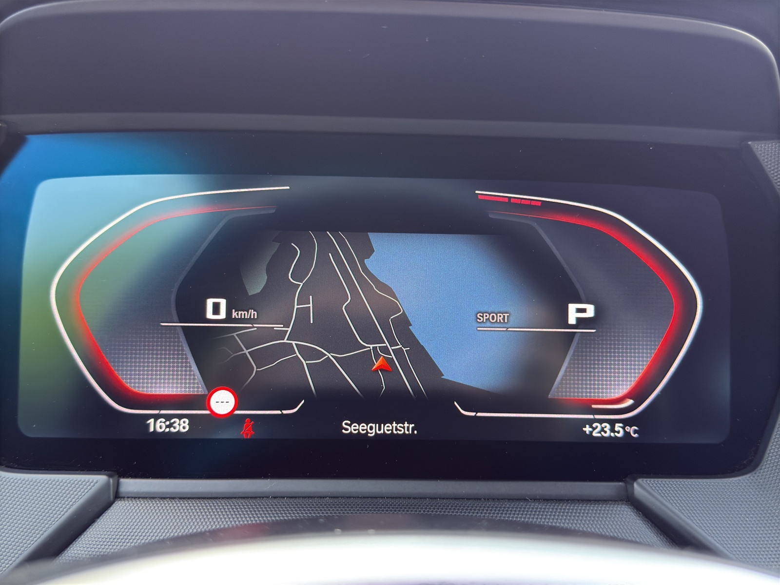 BMW M135i xDrive Steptronic Black&Black*Historisches 50-Jahre M-Emblem-image-26