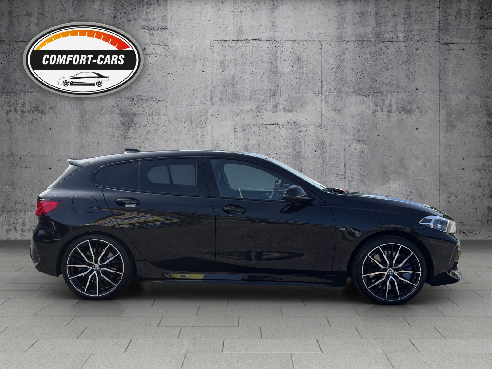 BMW M135i xDrive Steptronic Black&Black*Historisches 50-Jahre M-Emblem-image-6