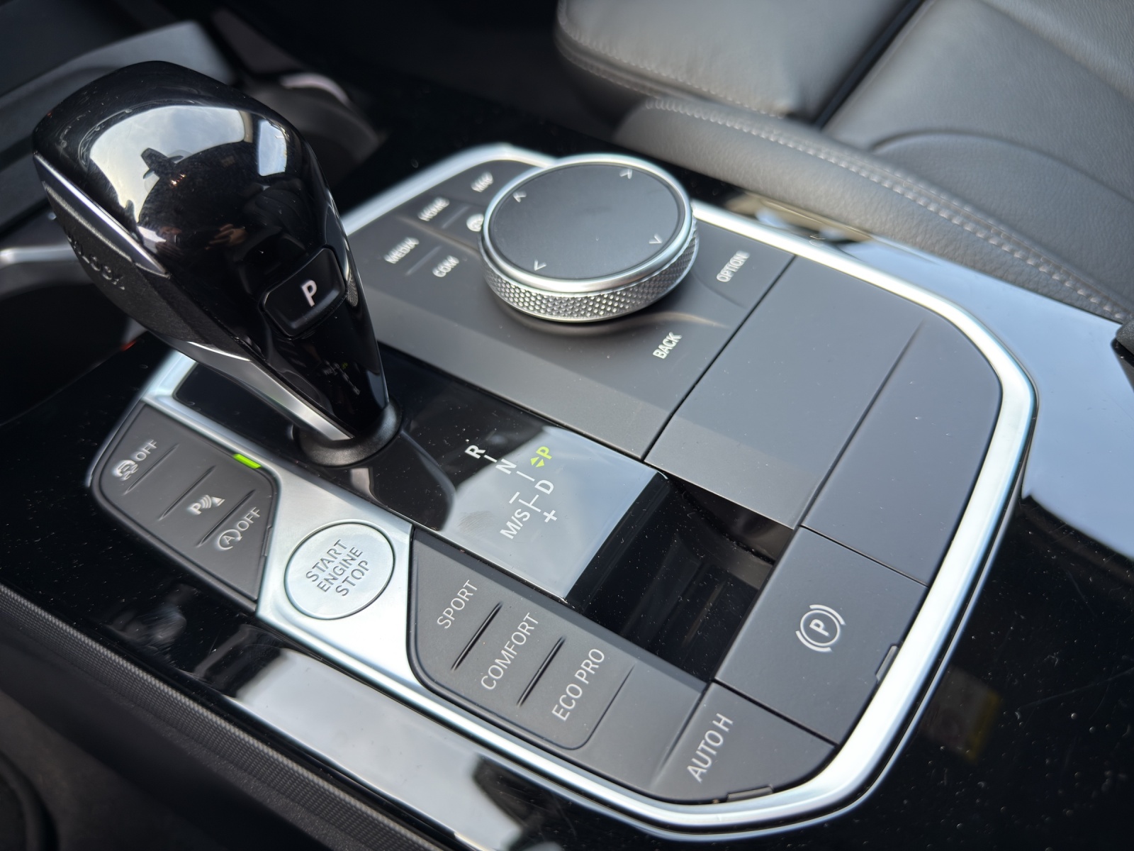 BMW M135i xDrive Steptronic Black&Black*Historisches 50-Jahre M-Emblem-image-23