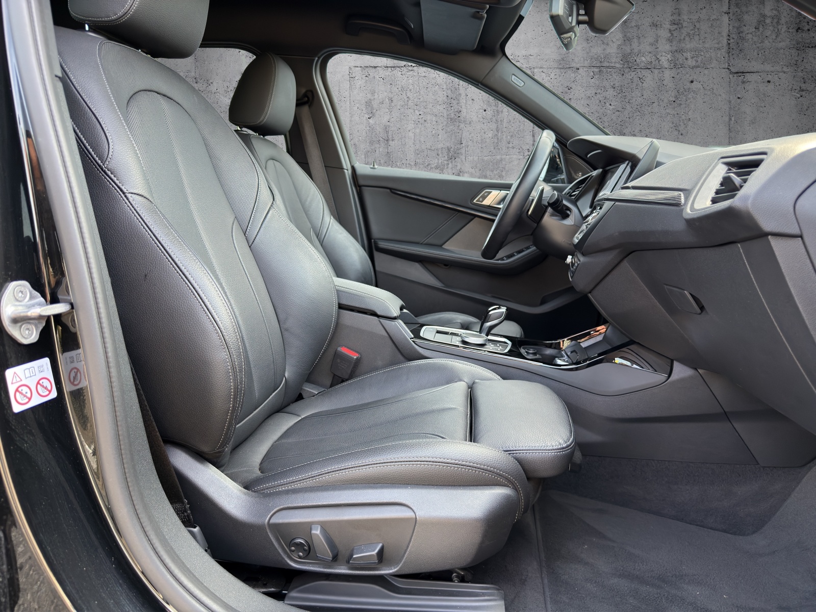 BMW M135i xDrive Steptronic Black&Black*Historisches 50-Jahre M-Emblem-image-16