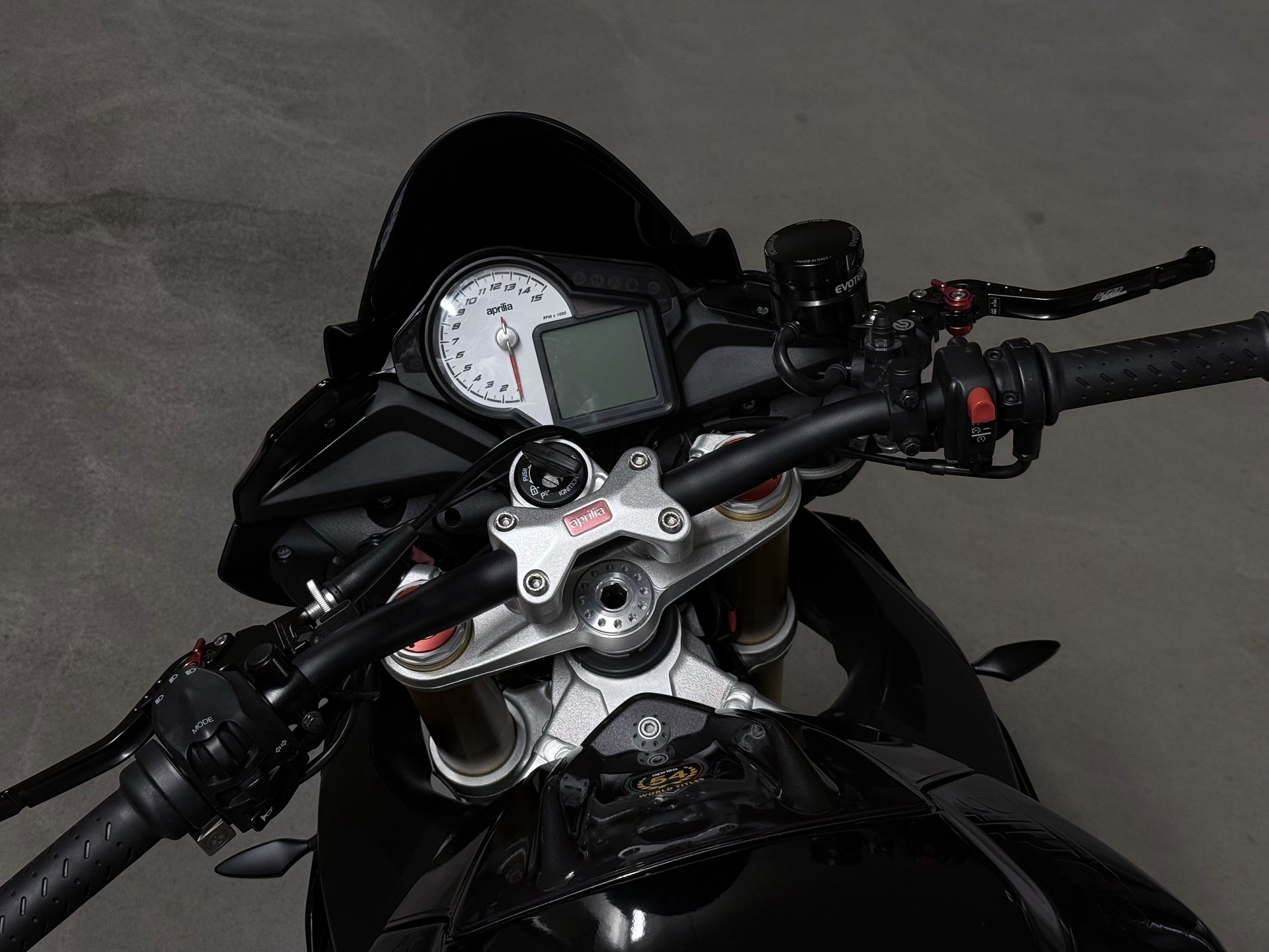 APRILIA Tuono V4 1100 RR-image-5