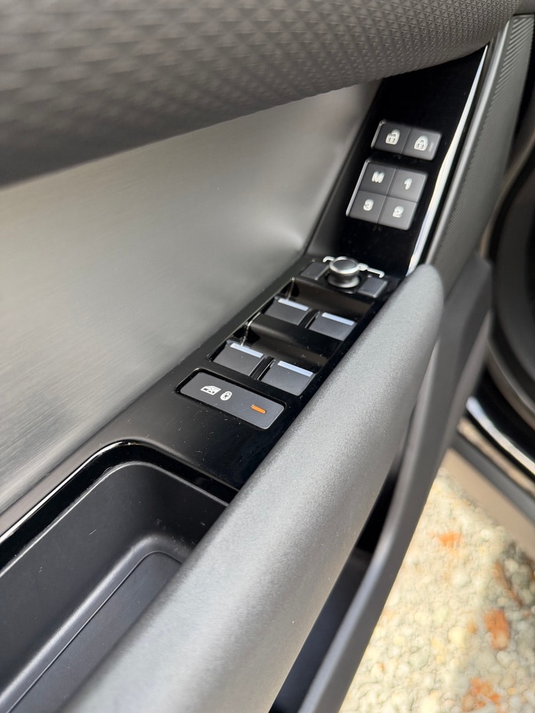 LAND ROVER Velar 2.0 T R DYNAMIC SE-image-8
