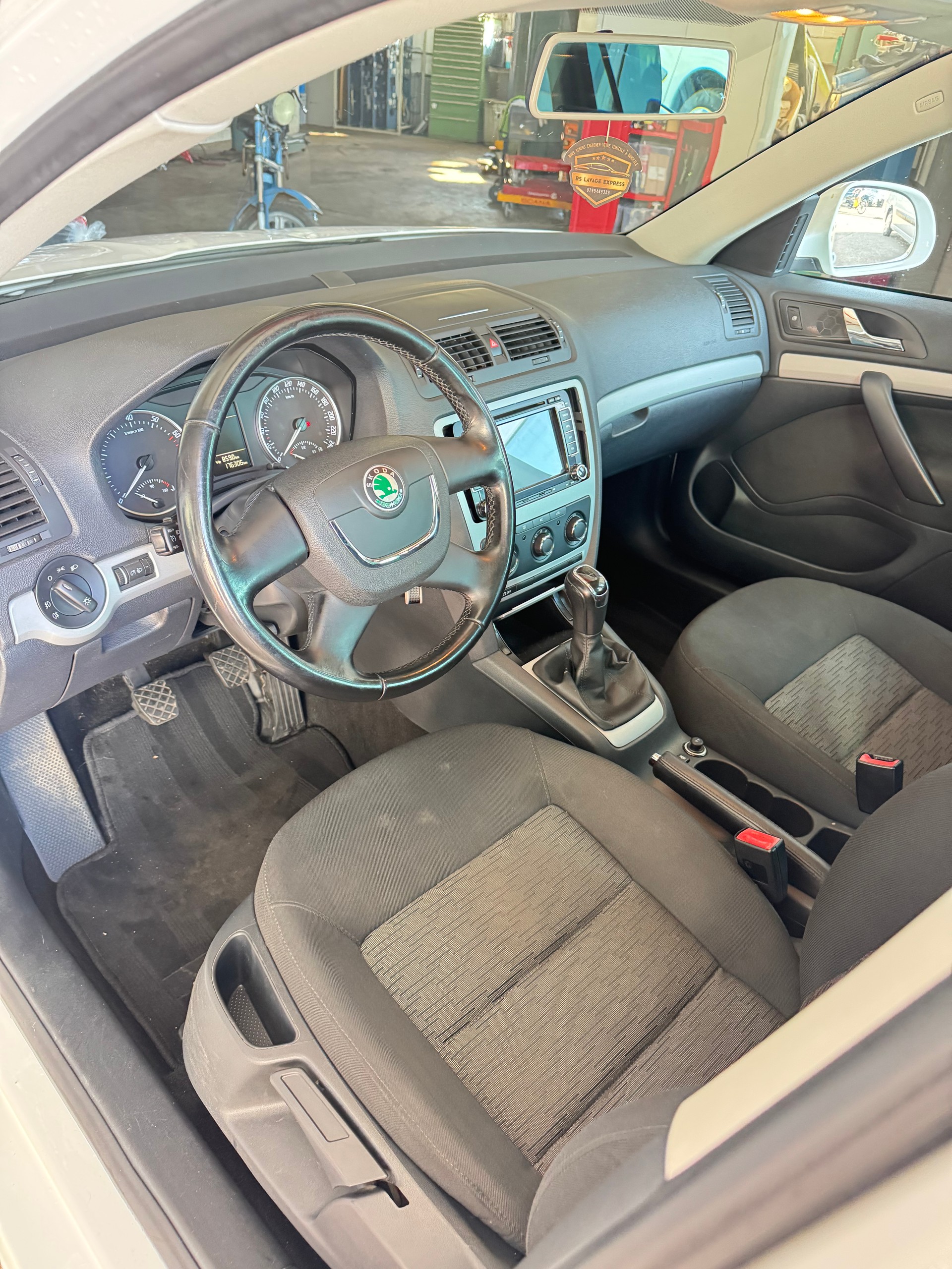 SKODA Octavia Combi 1.8 TSI Arosa 4x4-image-10