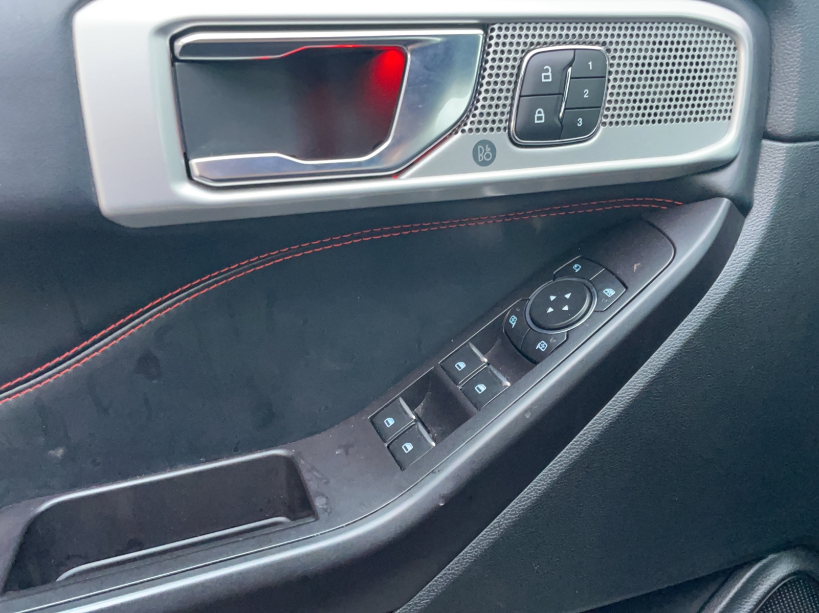 FORD Explorer 3.0 V6 Plug-in Hybrid ST-Line-image-10