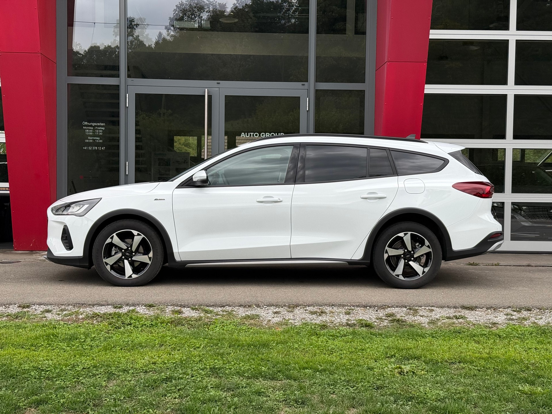 FORD Focus 1.0 MHEV Active Vignale Automat LEASING AB 309.73 CHF / MONAT-showroom-element-1