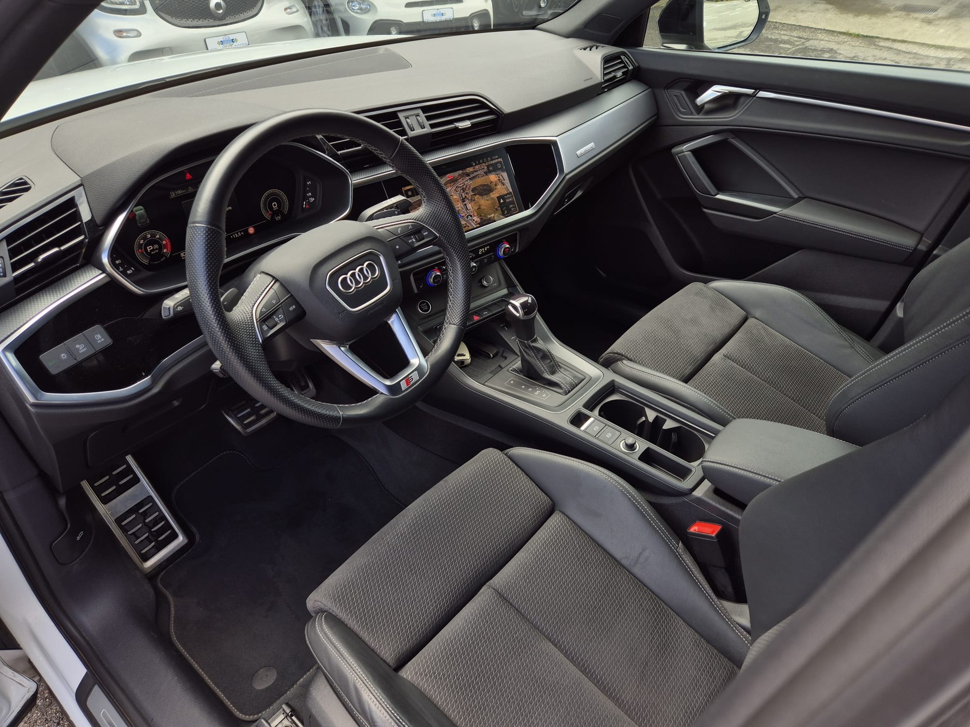 AUDI Q3 40 TDI S line quattro S-tronic-image-8