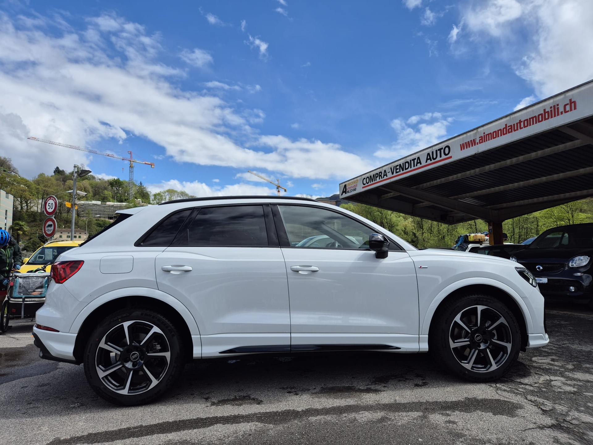 AUDI Q3 40 TDI S line quattro S-tronic-image-4