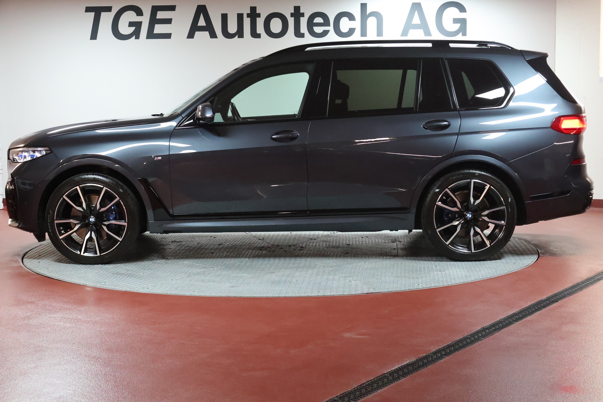 BMW X7 xDrive 48V 40d Steptronic M Sportpaket-showroom-element-3