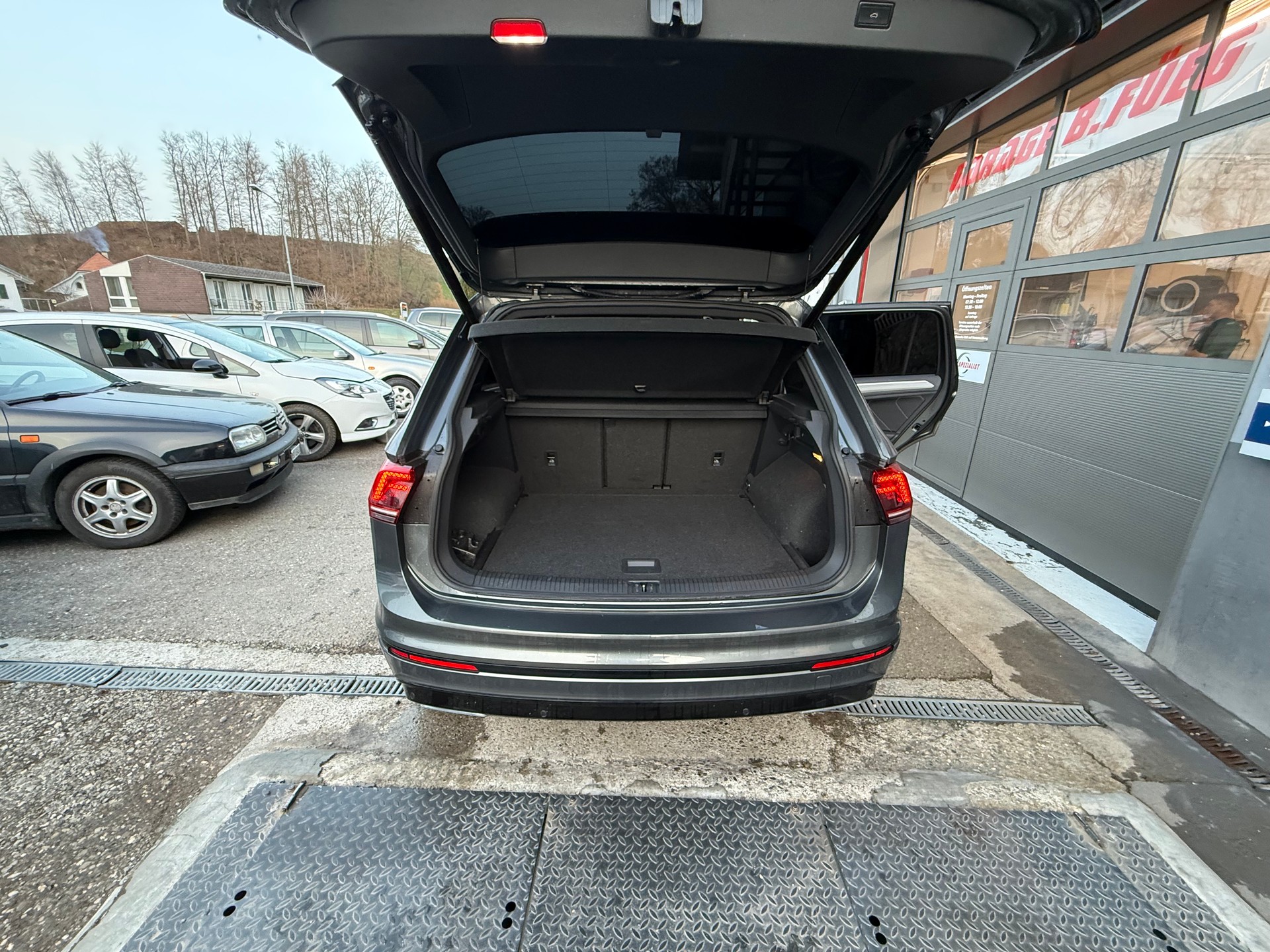 VW Tiguan 2.0 TDI SCR Highline 4Motion DSG-image-11