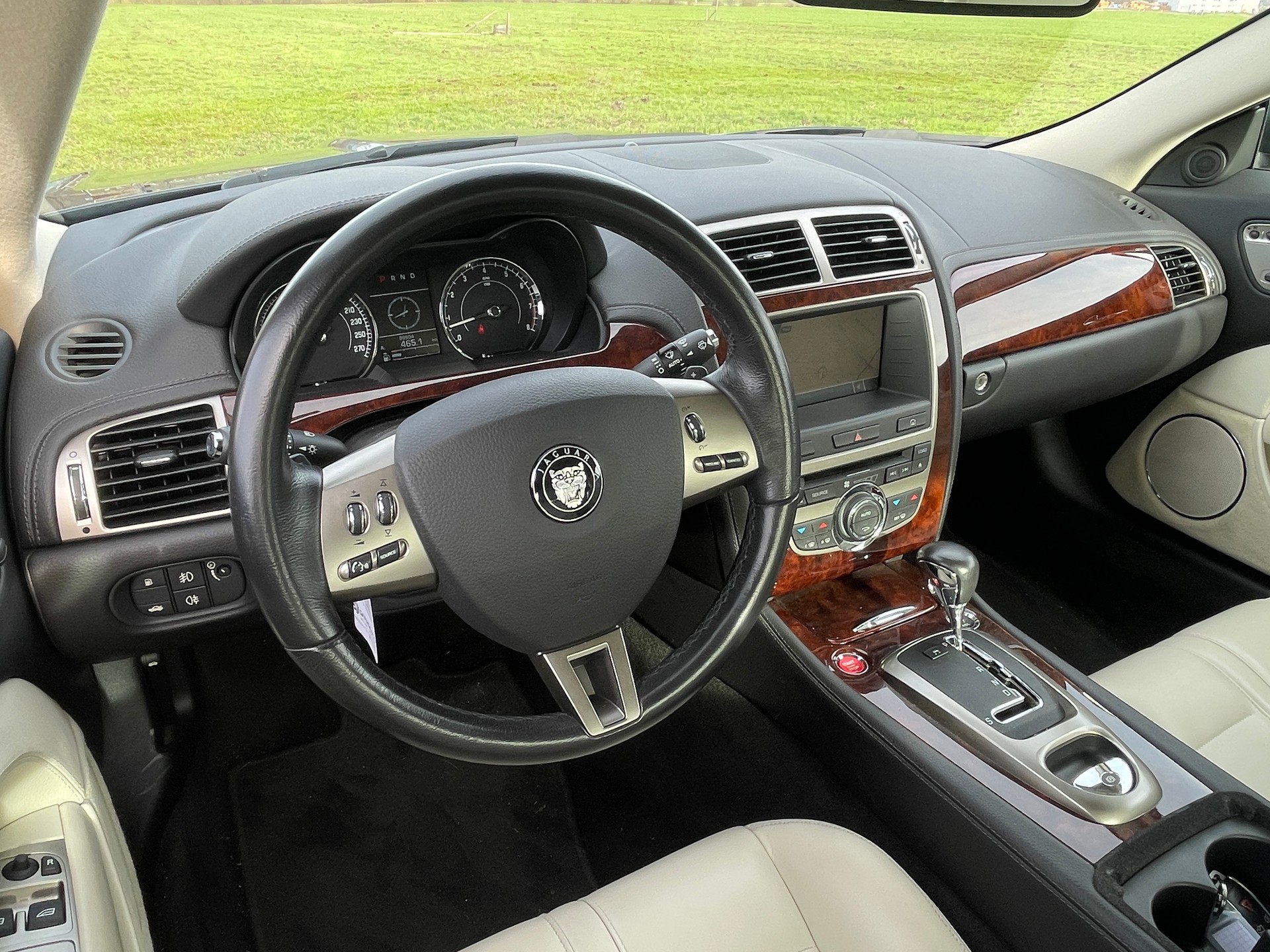 JAGUAR XK 4.2 V8 Automatic-image-10
