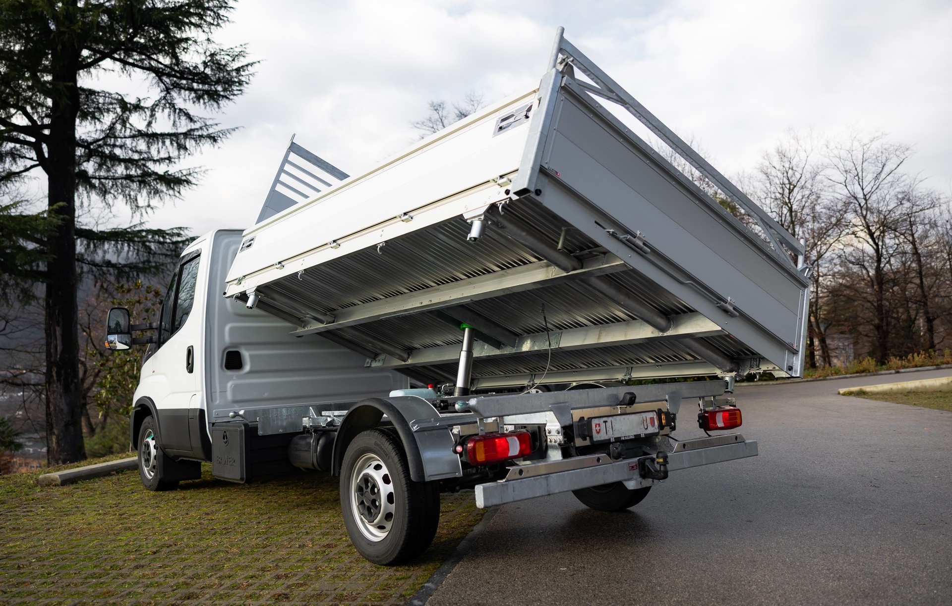 IVECO 35 S 18H A8-F30C Seitenkipper mit AHK-image-4