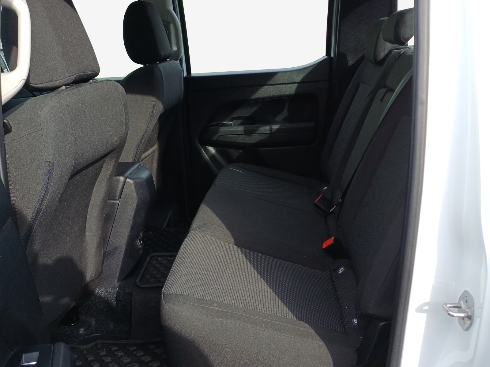 VW Amarok 2.0TDI Basic-image-11