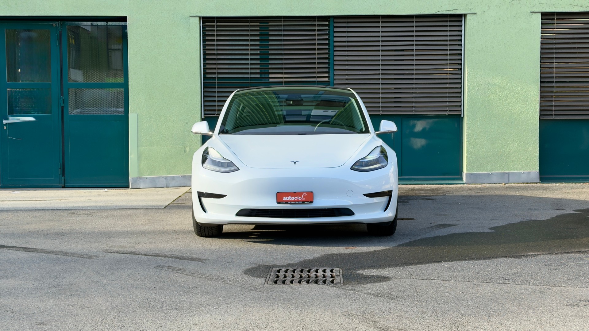TESLA Model 3-image-7