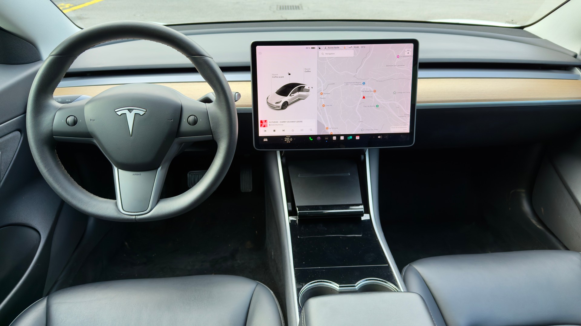 TESLA Model 3-image-8