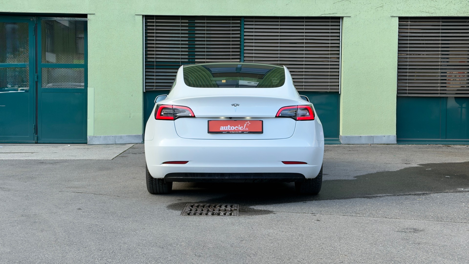 TESLA Model 3-image-3