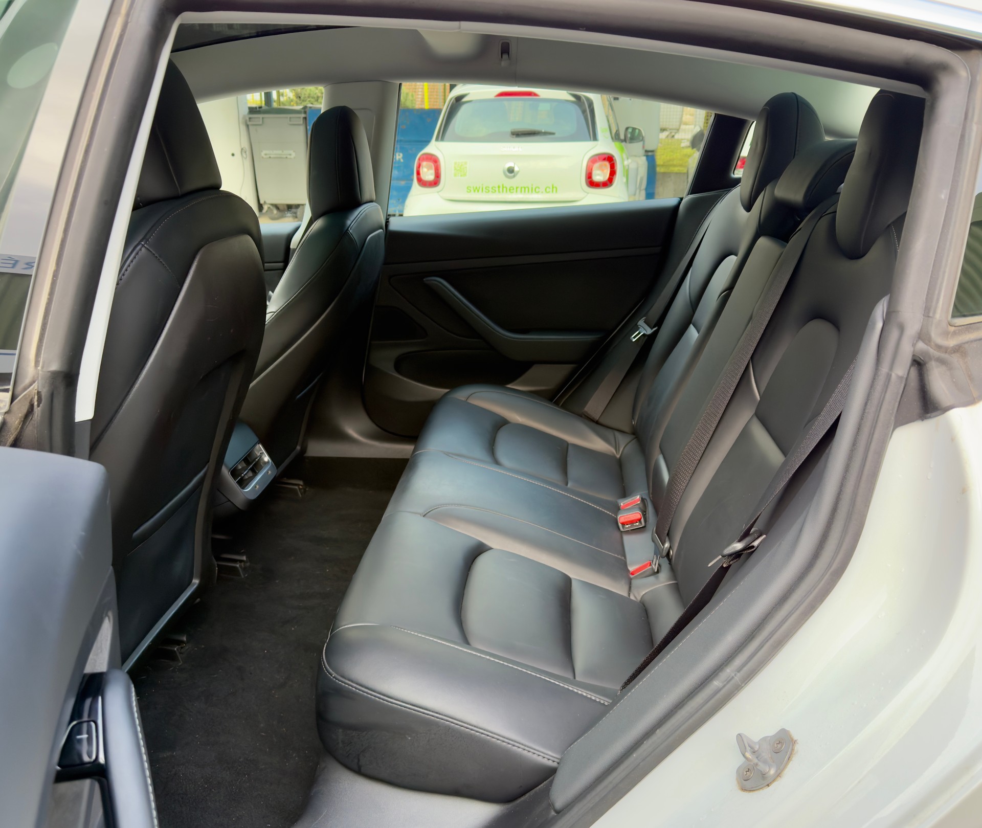 TESLA Model 3-image-13