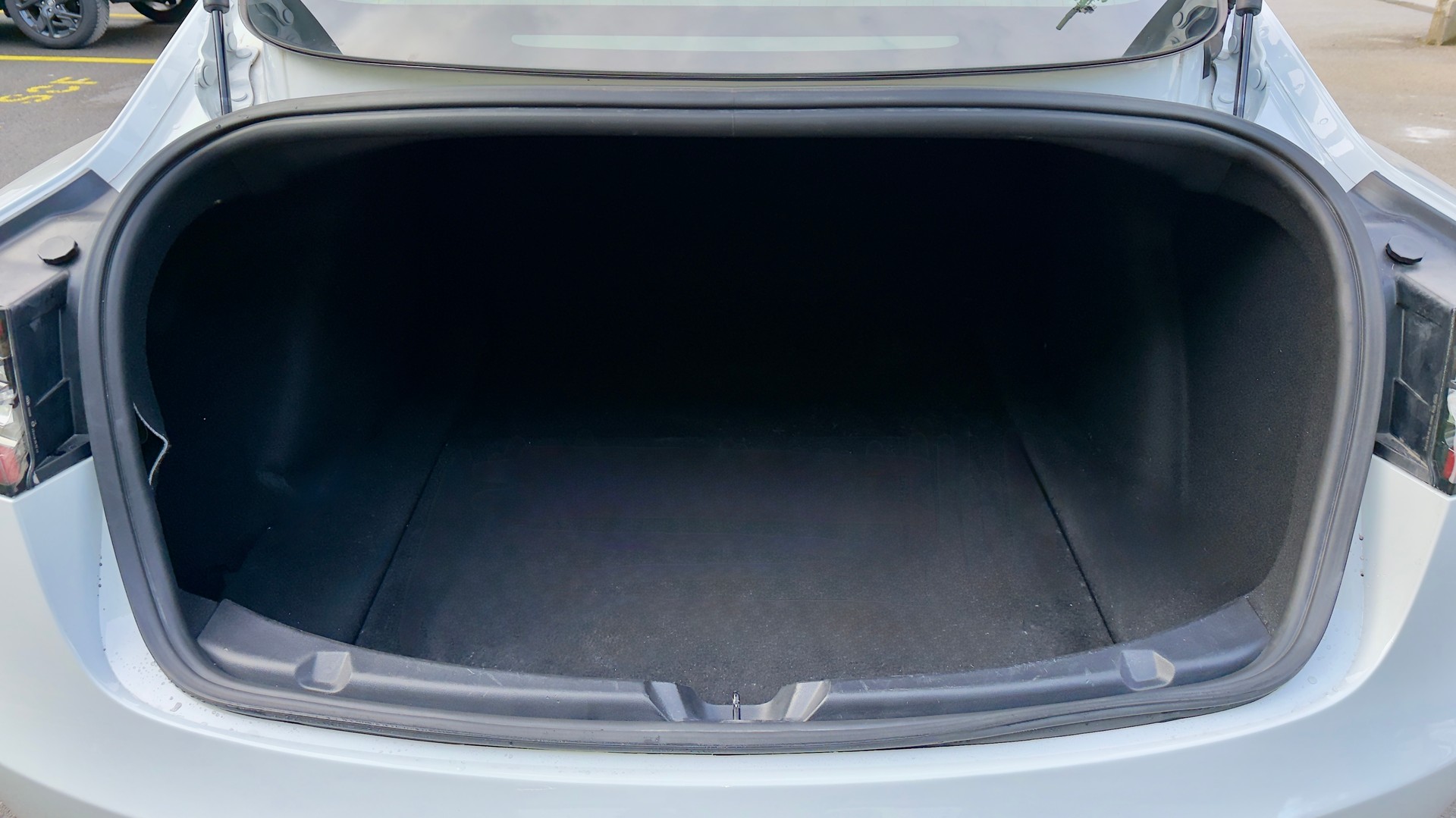 TESLA Model 3-image-15