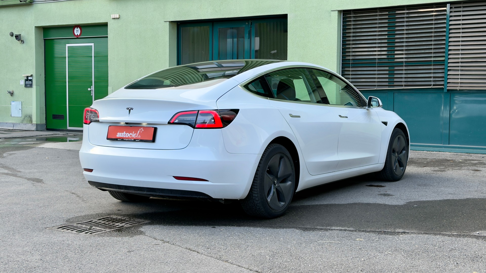 TESLA Model 3-image-4