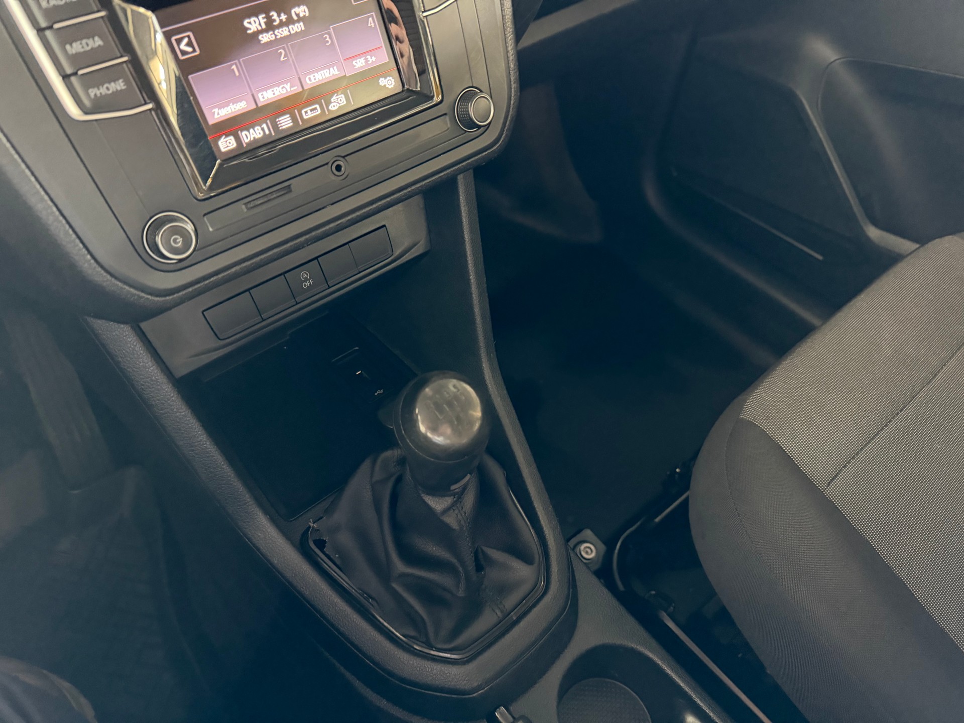 VW Caddy 1.0 TSI BlueMotion Technology-image-14
