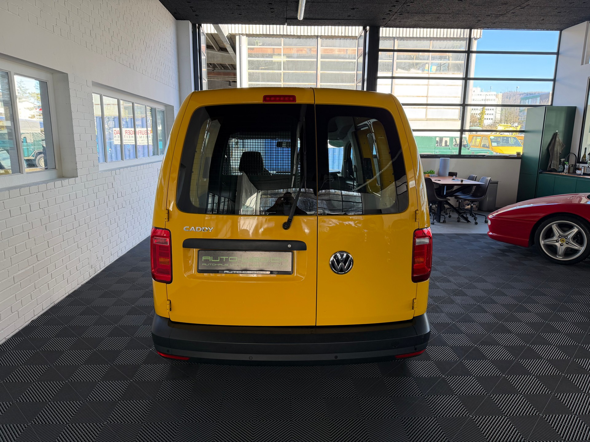 VW Caddy 1.0 TSI BlueMotion Technology-showroom-element-3