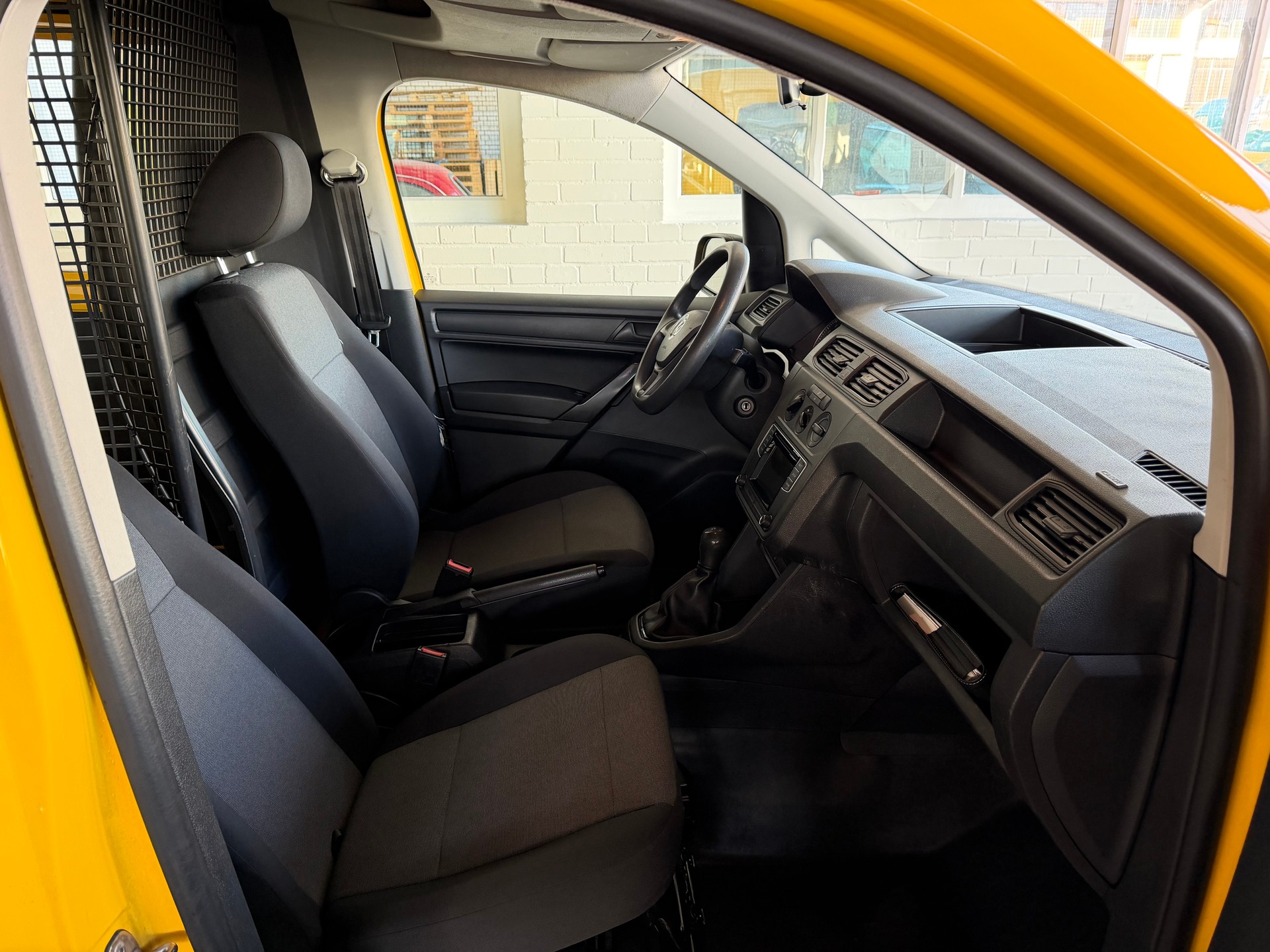 VW Caddy 1.0 TSI BlueMotion Technology-image-7