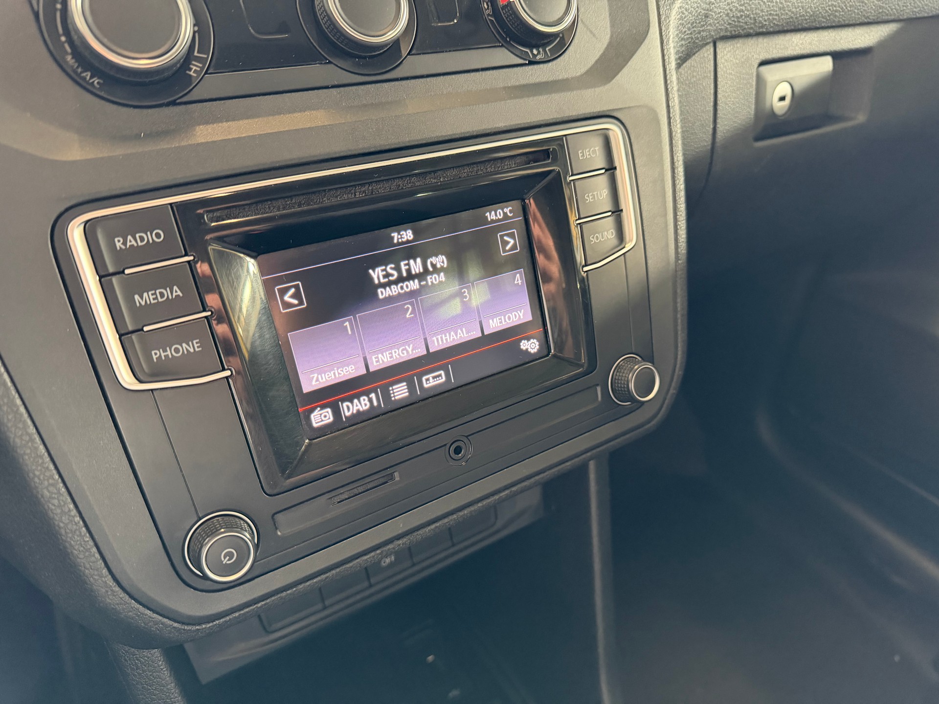 VW Caddy 1.0 TSI BlueMotion Technology-image-15