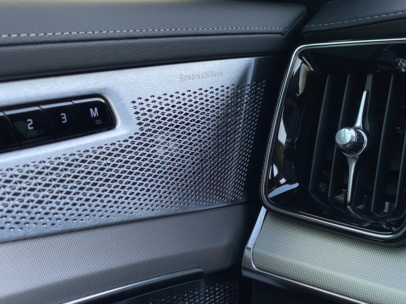 VOLVO XC90 2.0 T8 TE Black Edition eAWD-image-15