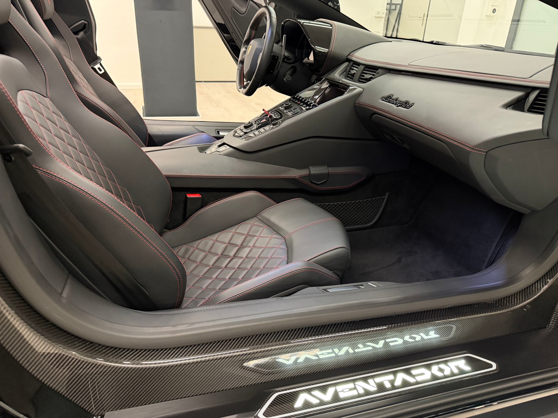 LAMBORGHINI Aventador S LP740-4 Roadster E-Gear-image-27