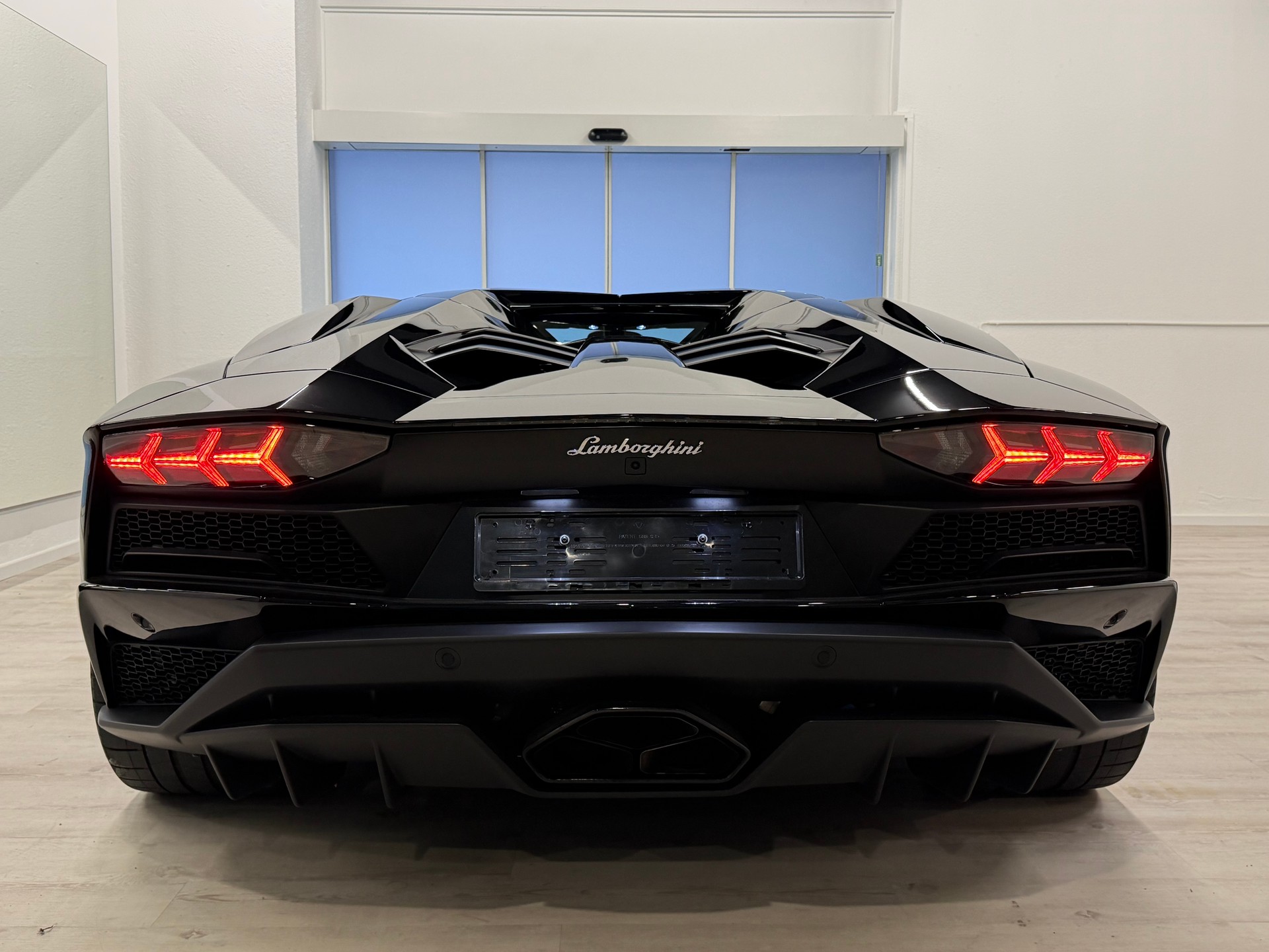 LAMBORGHINI Aventador S LP740-4 Roadster E-Gear-image-7