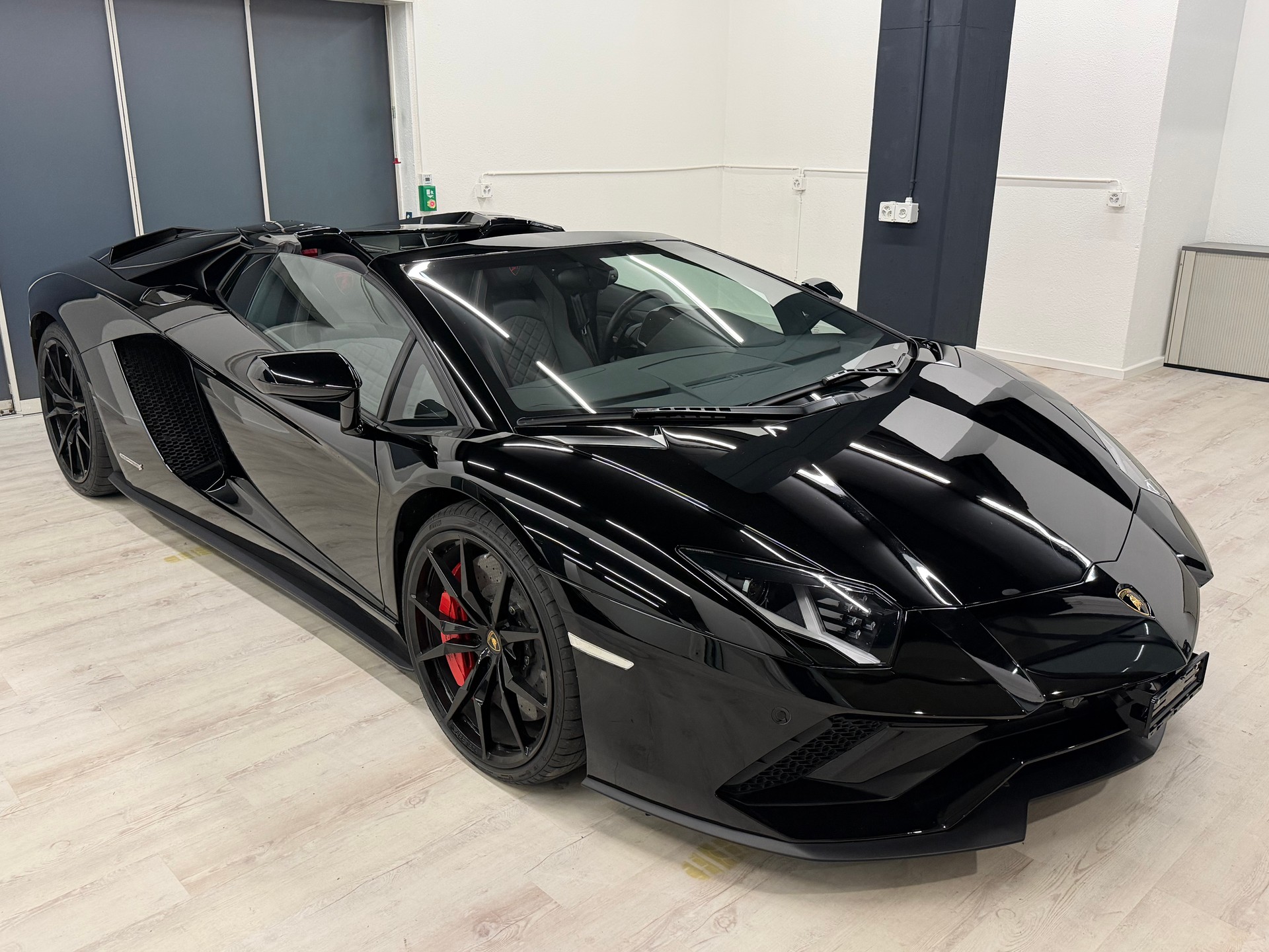LAMBORGHINI Aventador S LP740-4 Roadster E-Gear-image-6