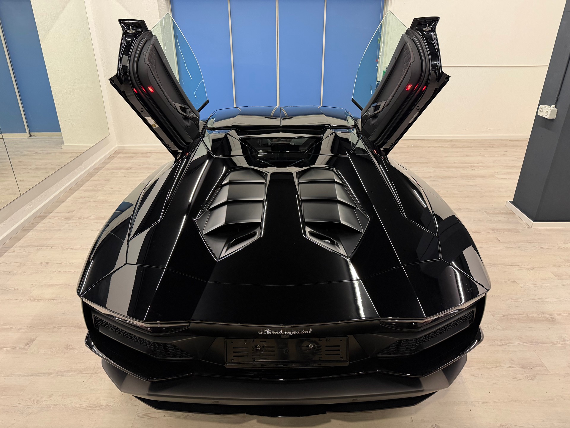 LAMBORGHINI Aventador S LP740-4 Roadster E-Gear-image-17