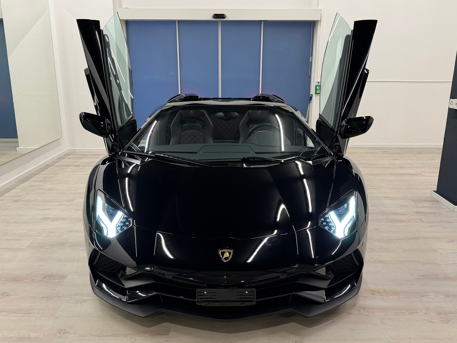 LAMBORGHINI Aventador S LP740-4 Roadster E-Gear-showroom-element-2