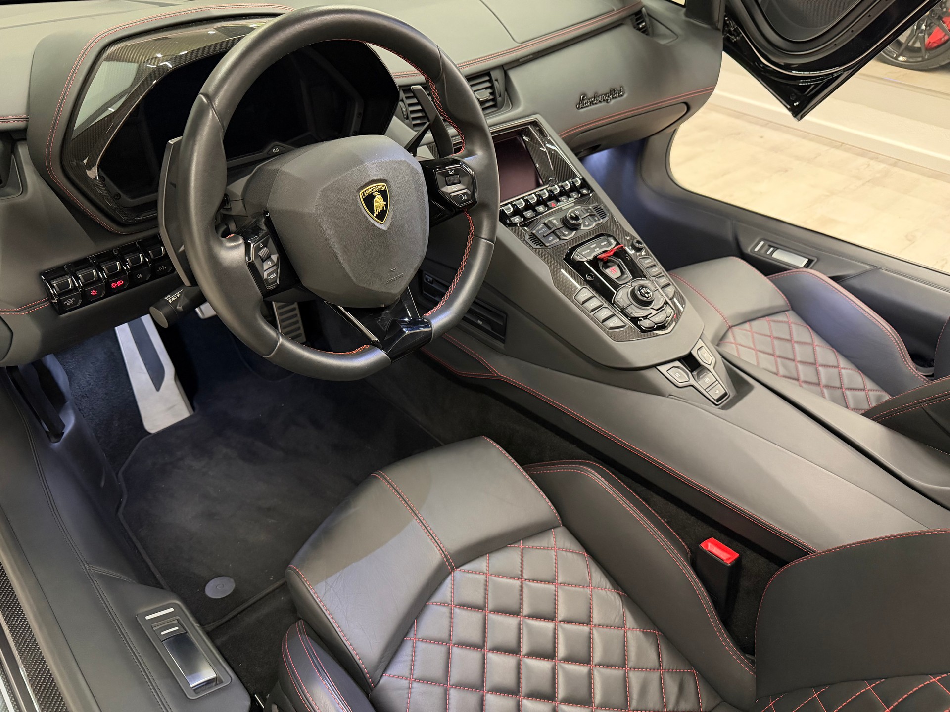 LAMBORGHINI Aventador S LP740-4 Roadster E-Gear-image-29