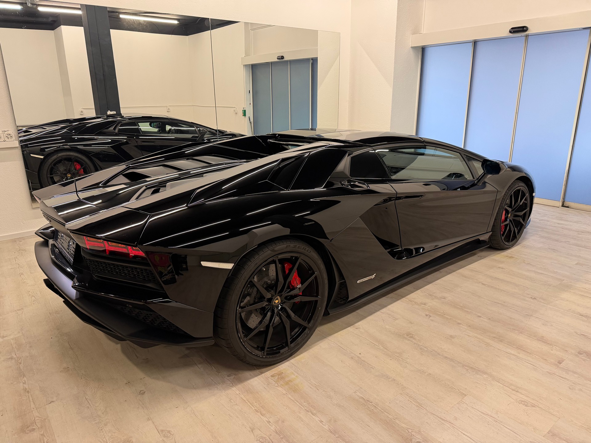 LAMBORGHINI Aventador S LP740-4 Roadster E-Gear-image-11