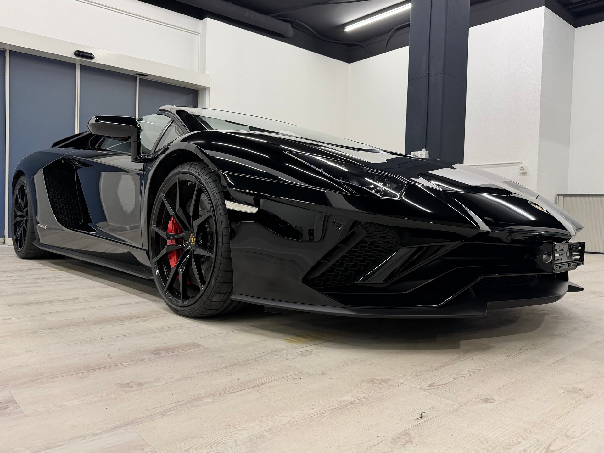 LAMBORGHINI Aventador S LP740-4 Roadster E-Gear-image-5