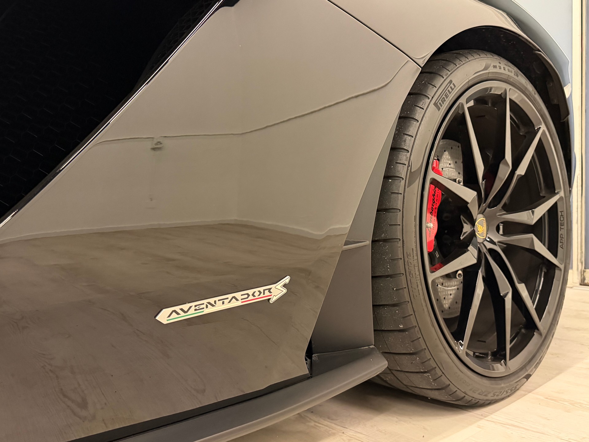 LAMBORGHINI Aventador S LP740-4 Roadster E-Gear-image-31