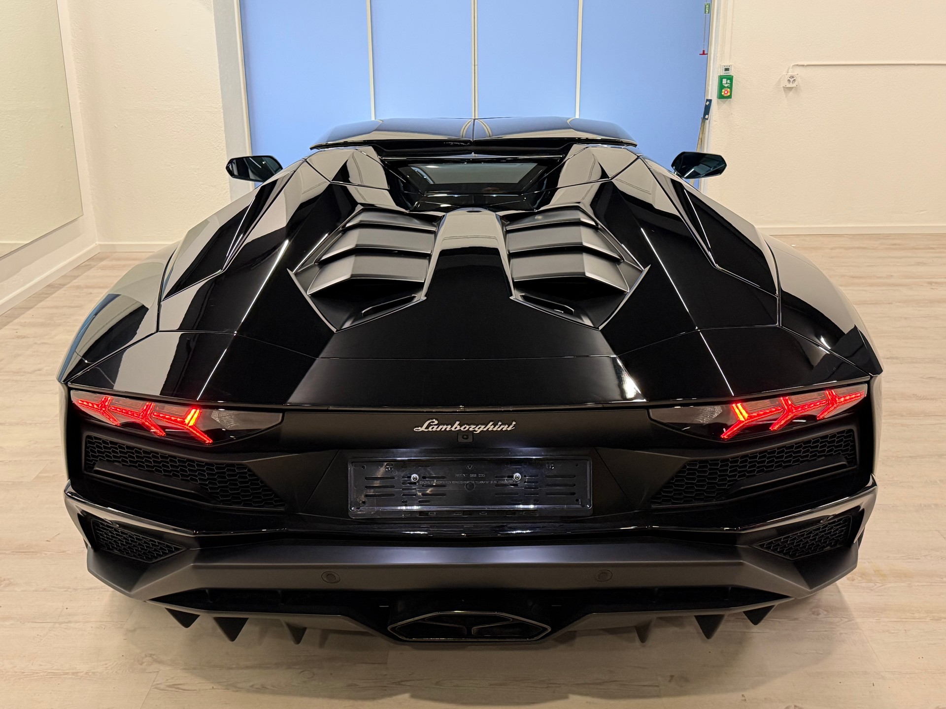 LAMBORGHINI Aventador S LP740-4 Roadster E-Gear-image-8