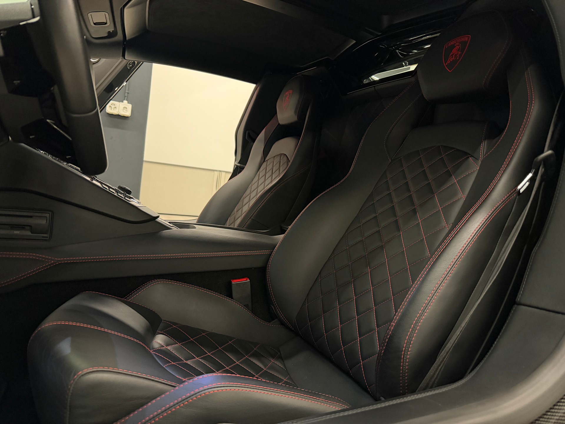 LAMBORGHINI Aventador S LP740-4 Roadster E-Gear-image-21