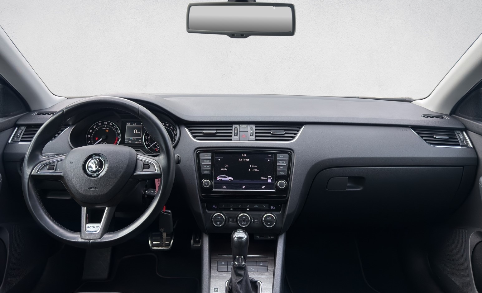 SKODA Octavia Combi 2.0 TDI Scout 4x4 DSG-image-11