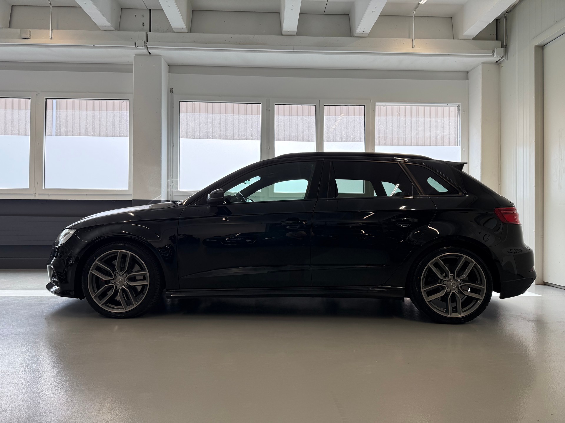AUDI S3 Sportback 2.0 TFSI quattro S-tronic-showroom-element-2
