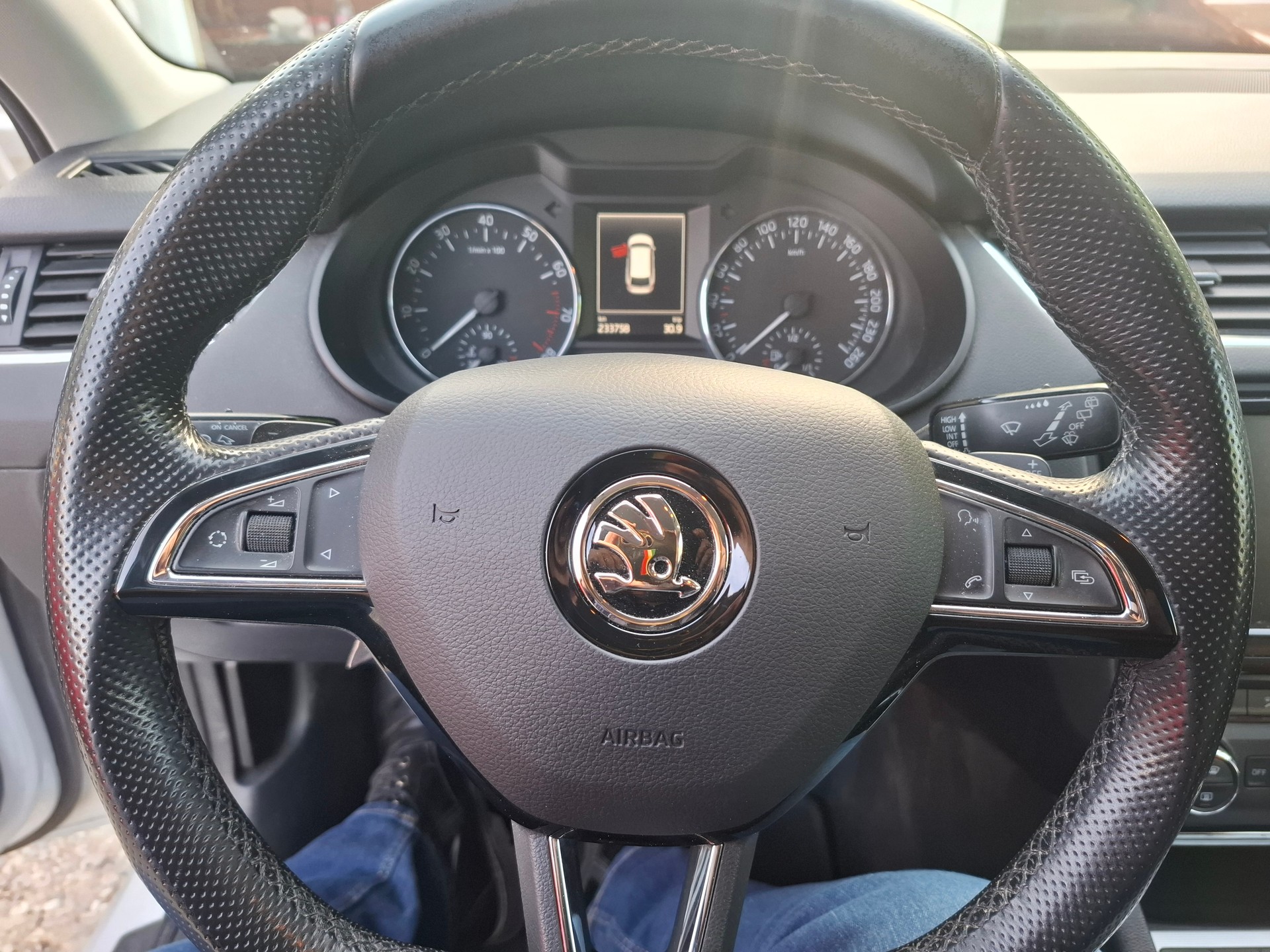SKODA Octavia Combi 1.8 TSI Swiss Edition 4x4 DSG-image-13