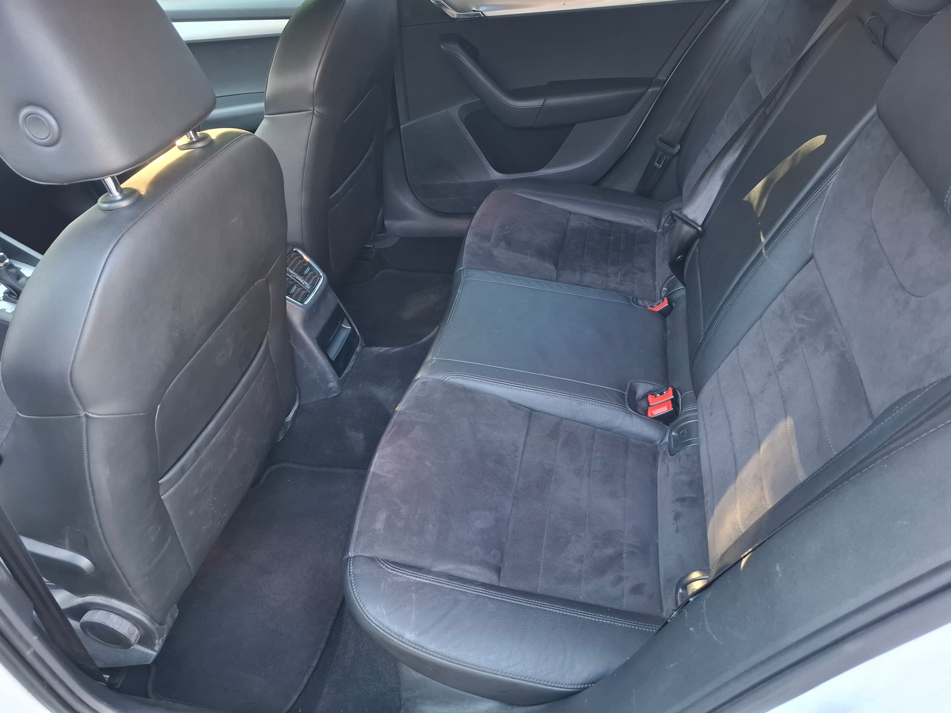 SKODA Octavia Combi 1.8 TSI Swiss Edition 4x4 DSG-image-11
