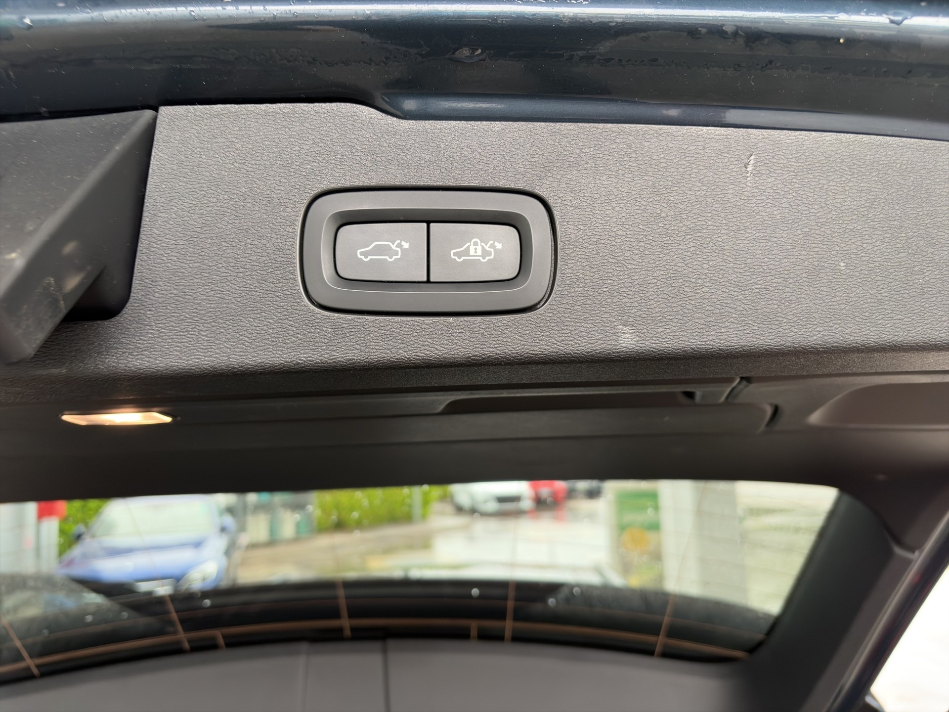 VOLVO V60 T8 eAWD Twin Engine R-Design Geartronic-image-23
