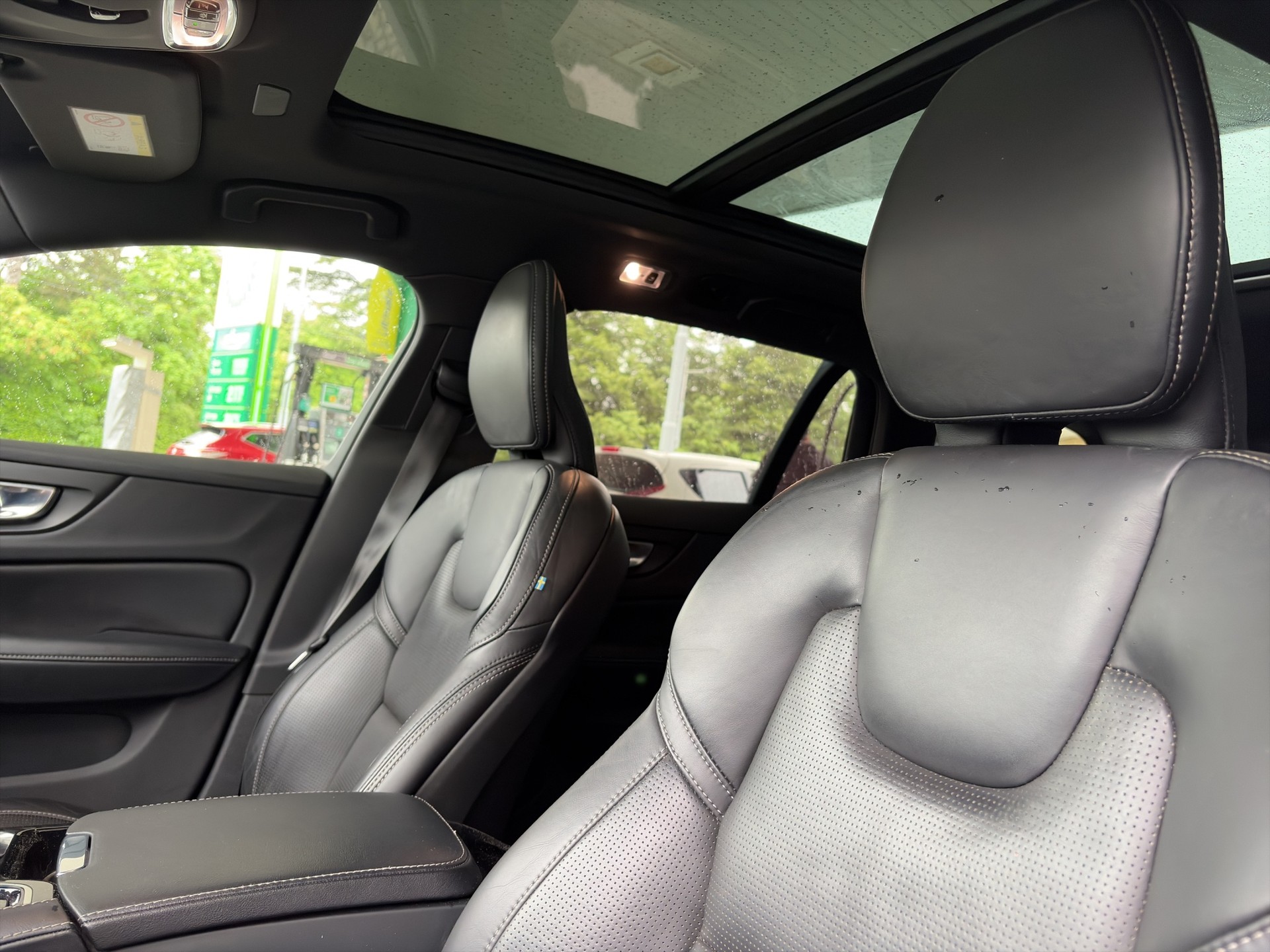 VOLVO V60 T8 eAWD Twin Engine R-Design Geartronic-image-18